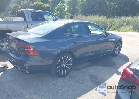 2022 Volvo S60 B5 Momentum from USA, damaged, VIN 7JRL12FZ4NG153847